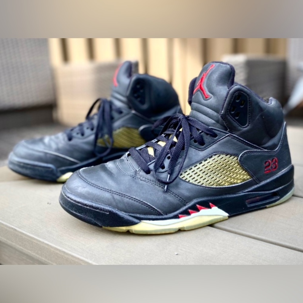 Air Jordan - Limited Edition Jordan 5 Retro “Raging Bull” - Mens 11